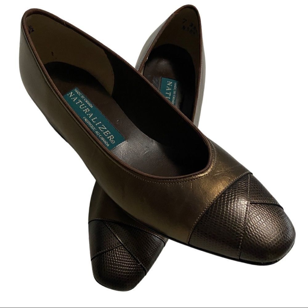 NATURALIZER Business Pumps with Low Heels and toe cap bronze Sz 6.5